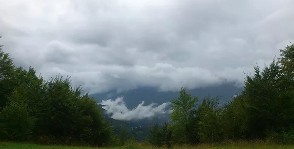 Кратчайшая дорога в высокогорный регион грузии будет достроена к концу . Gora Hvamli