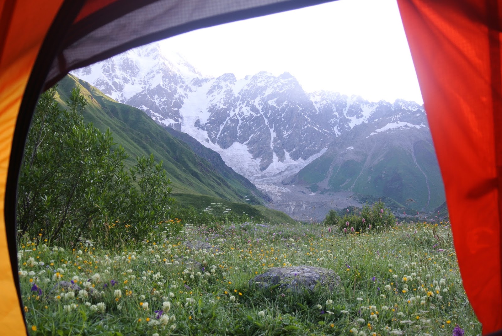 Этот отчёт посвящён путешествию на автомобиле из геби (рача) в местию (сванетия), с ночёвкой в кутаиси, и посещением по дороге двух уникальных достопримечательностей. Ushguli Sbory Eshe Ne Zakoncheny No Vpechatleniya Uzhe Est Fais Goroda Kieva
