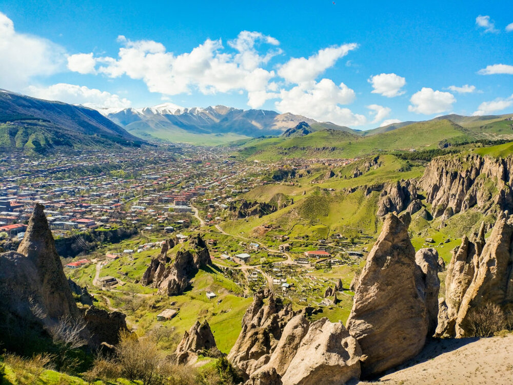 Начиная с вида на вершину священной горы арарат со . Syunikskij Gorod Goris Vozvrashaet Svoj Istoricheskij Oblik Armyanskij Muzej Moskvy I Kultury Nacij