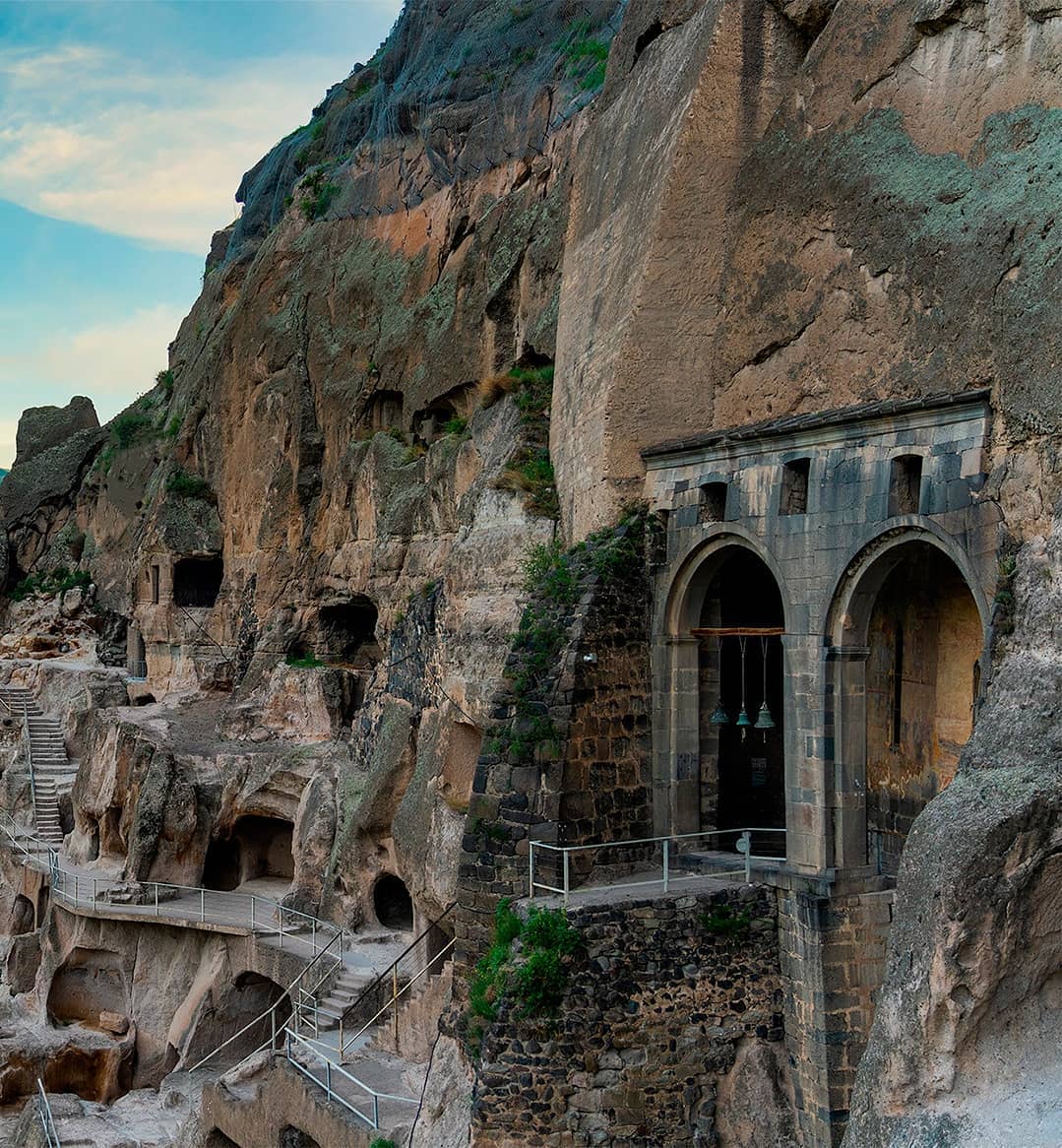 Двухдневная экскурсия к источнику боржоми, в крепость рабат и пещерный город вардзия из батуми и кобулети начнётся наша двухдневная экскурсия с посещения. Ekskursiya V Borzhomi Peshernyj Gorod Vardziya Krepost Rabat Iota Tour Tury I Ekskursii Po Gruzii